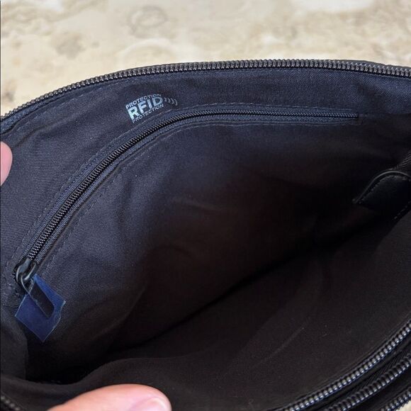 NWOT Tracker Anti Theft RFID Black Nylon Crossbody Bag Unisex - Picture 11 of 15
